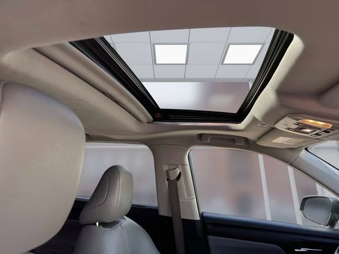 Used 2022 Toyota Highlander XLE image 19