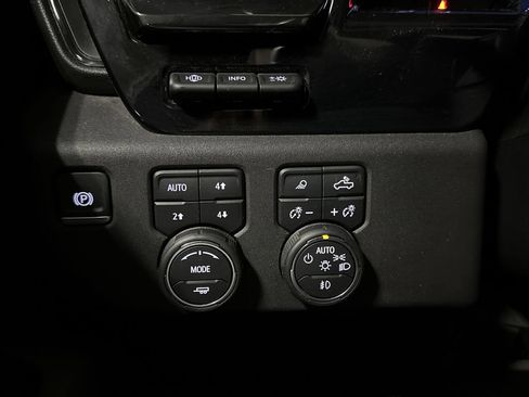 Used 2025 Chevrolet Silverado 2500 ZR2 w/ Technology Package AWD/4WD image 19