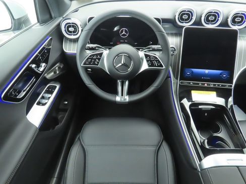 Certified 2025 Mercedes-Benz GLC 300 image 10