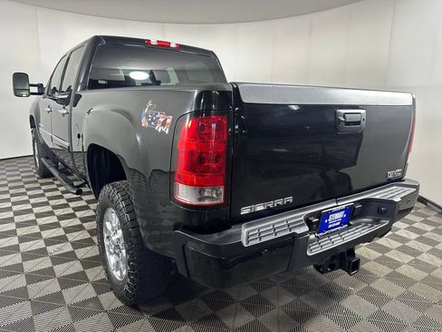 Used 2013 GMC Sierra 2500 Denali w/ Suspension Package, Off-Road AWD/4WD image 3