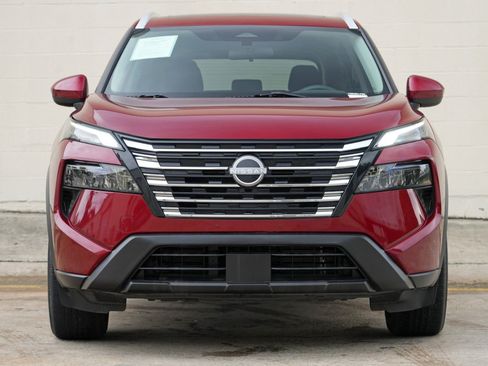 Used 2024 Nissan Rogue SV w/ SV Premium Package FWD image 6