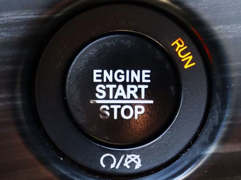 Used 2020 Jeep Grand Cherokee Laredo w/ 18" Wheel & 8.4" Radio Group AWD/4WD image 54