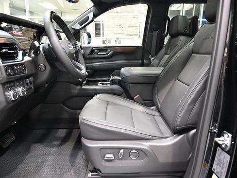 New 2026 GMC Yukon XL Denali w/ Denali Reserve Package image 11