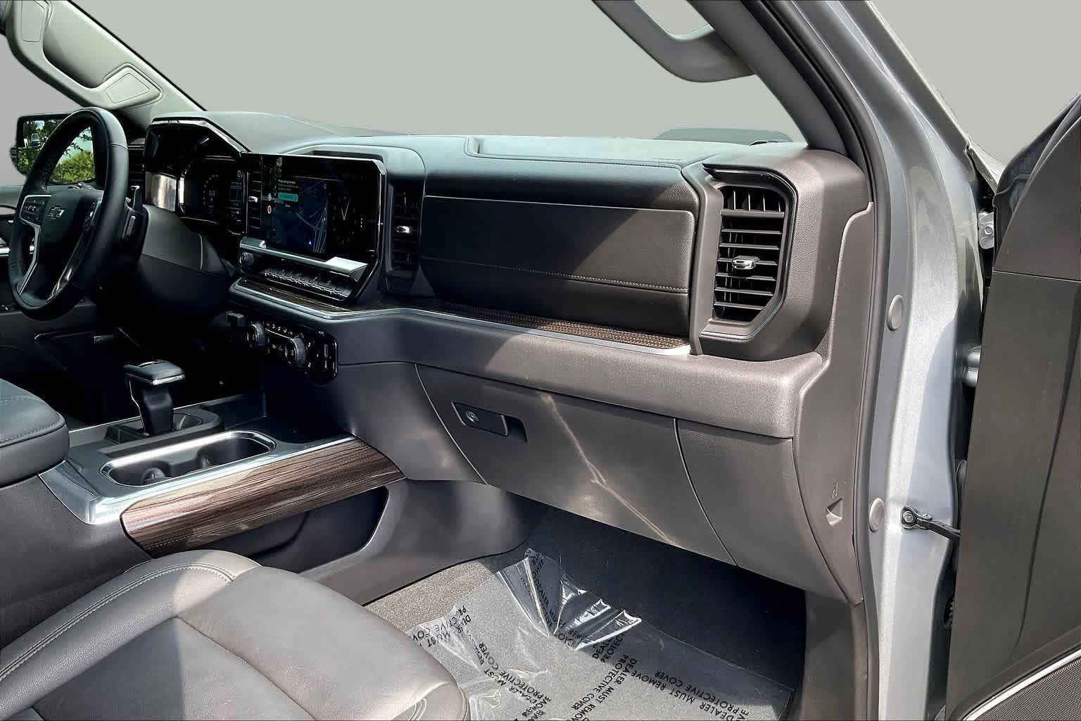 Used 2025 Chevrolet Silverado 1500 LT Trail Boss w/ Convenience Package II AWD/4WD image 30