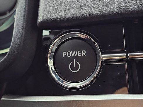 New 2025 Mitsubishi Outlander SE image 8