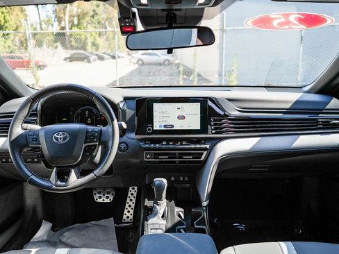 Used 2025 Toyota Camry SE FWD image 12