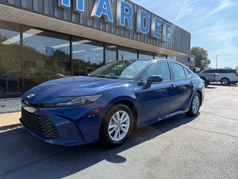 Used 2025 Toyota Camry LE image 1
