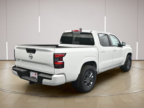 Certified 2025 Nissan Frontier SV w/ SV Convenience Package RWD image 6