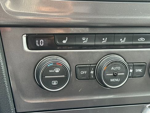 Used 2016 Volkswagen e-Golf SE w/ DC Fast Charging Package image 27