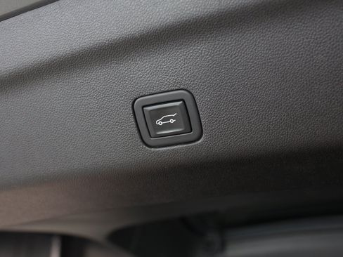 Used 2023 GMC Yukon XL AT4 w/ Technology Package AWD/4WD image 84