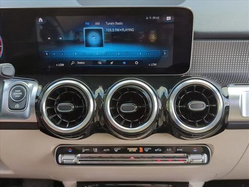 Certified 2021 Mercedes-Benz GLB 250 4MATIC image 11