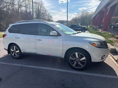 Used 2015 Nissan Pathfinder Platinum w/ Family Entertainment Package image 18