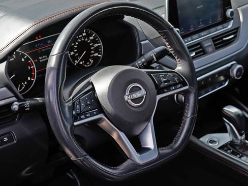 Used 2024 Nissan Altima 2.5 SR FWD image 16