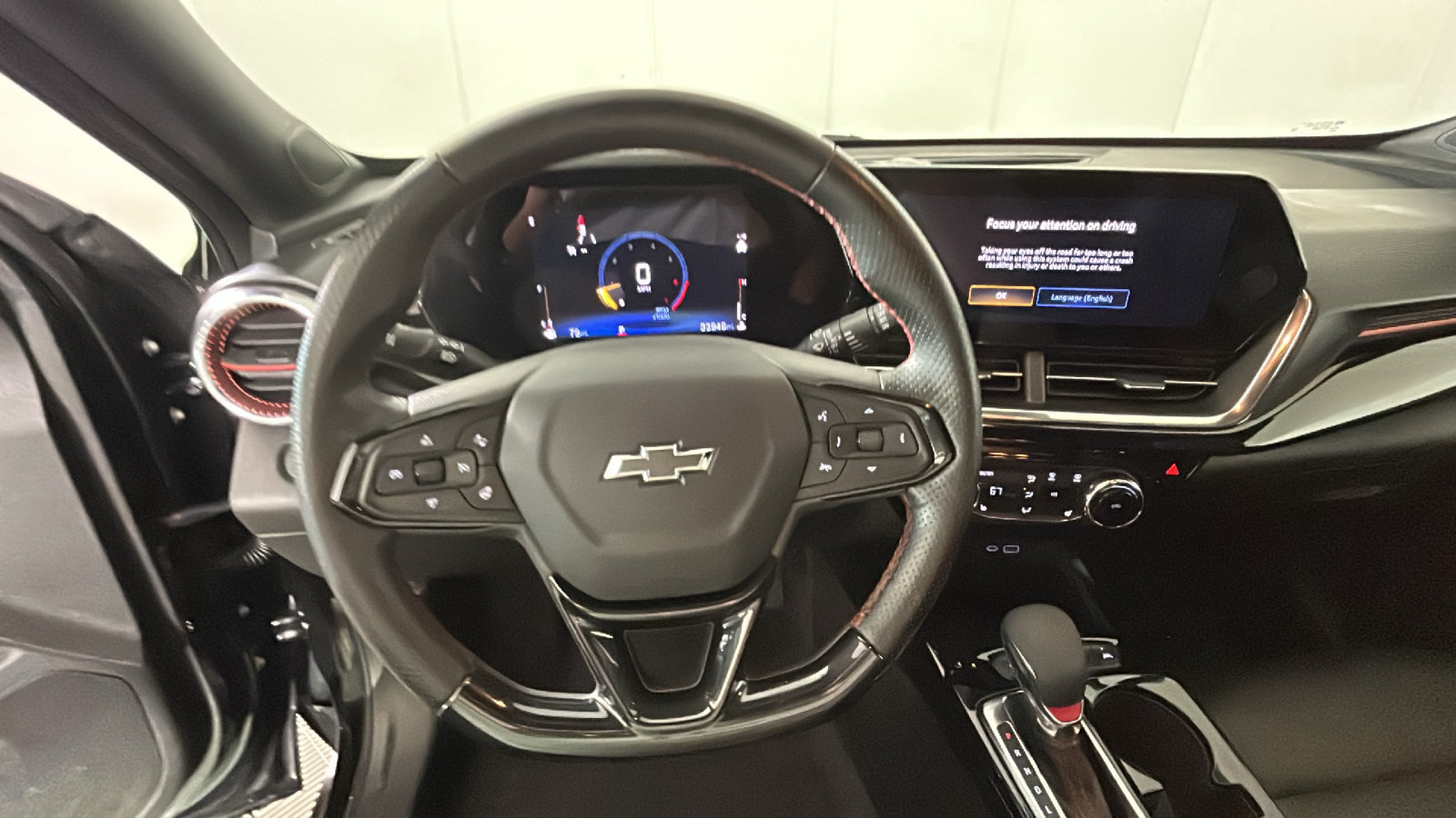 Used 2025 Chevrolet Trax RS w/ Driver Confidence Package FWD image 18