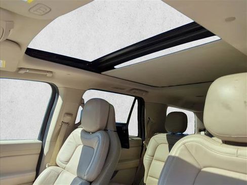 Used 2020 Lincoln Navigator Reserve image 27