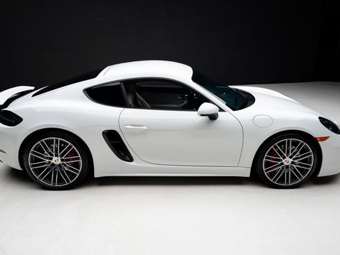 Used 2025 Porsche 718 Cayman GTS RWD image 34