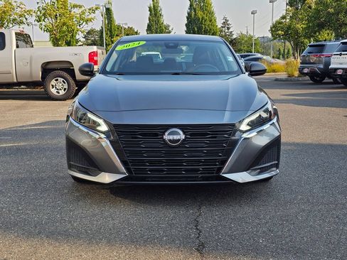 Used 2024 Nissan Altima 2.5 SV FWD image 2
