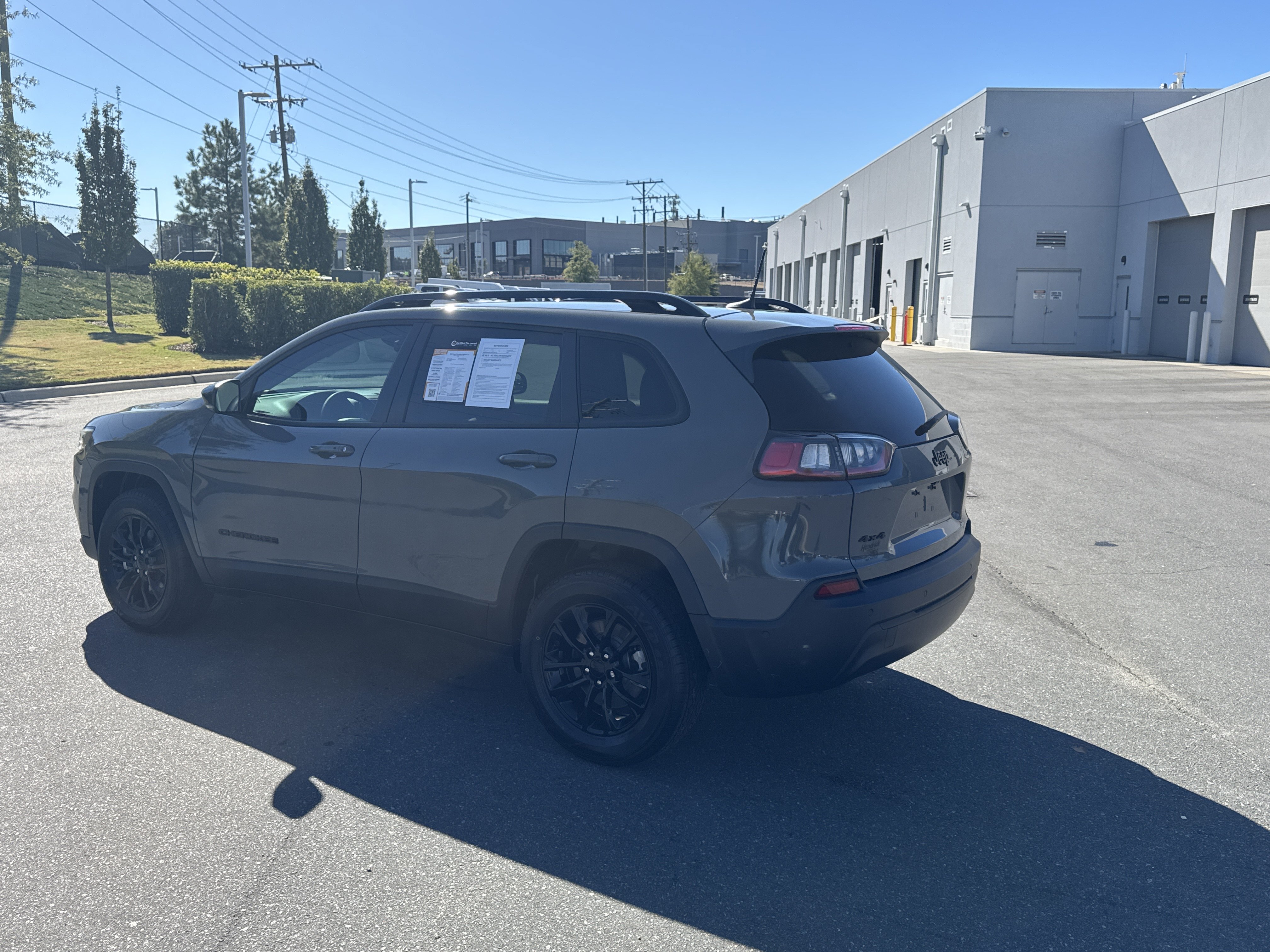 Used 2023 Jeep Cherokee Altitude Lux AWD/4WD image 8