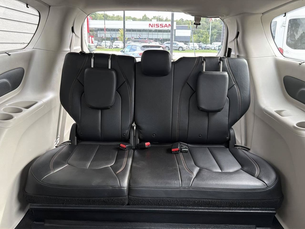 Used 2018 Chrysler Pacifica Touring-L FWD image 21