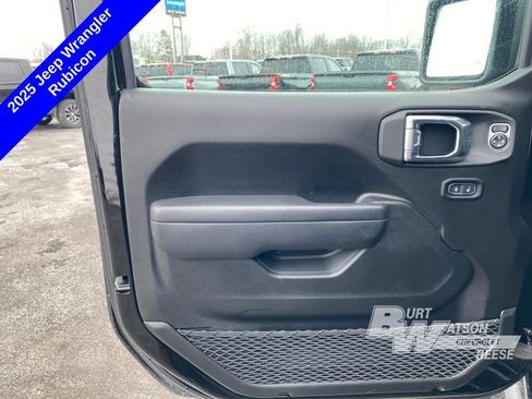 Used 2025 Jeep Wrangler Unlimited Rubicon w/ XTREMEE 35" Tire Package image 3