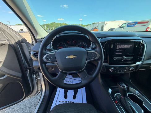 Used 2020 Chevrolet Traverse LS AWD/4WD image 2