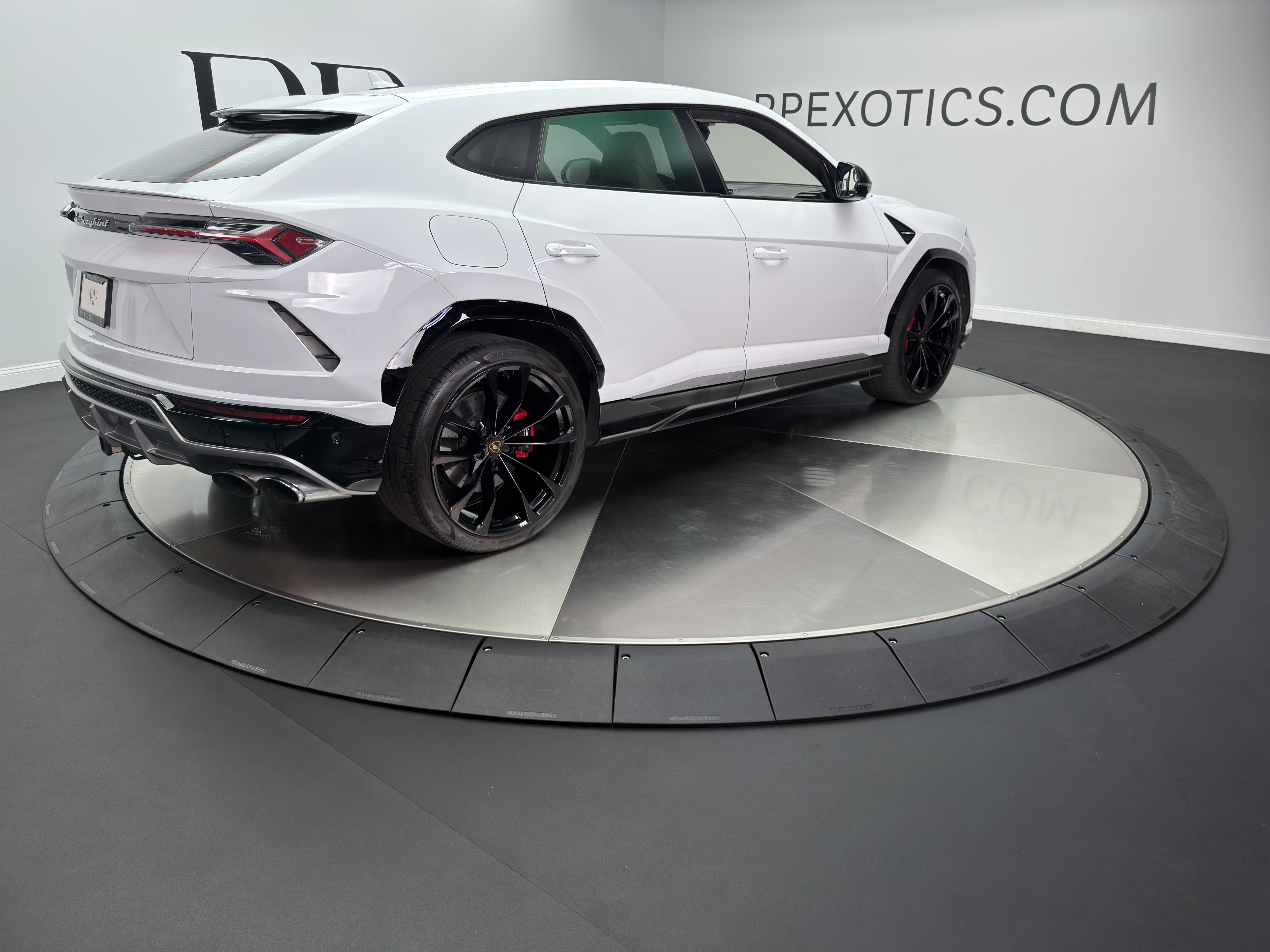 Used 2019 Lamborghini Urus AWD/4WD image 6