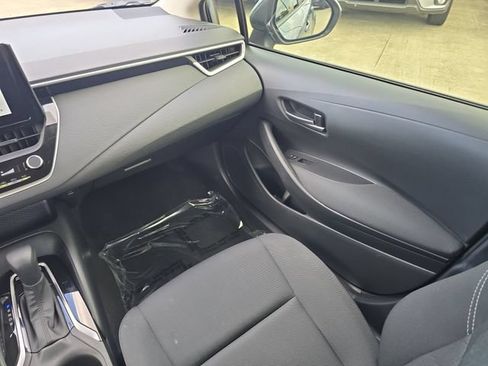 Used 2025 Toyota Corolla LE FWD image 11