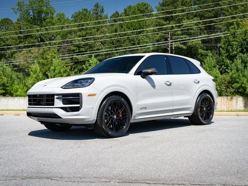Used 2023 Porsche Cayenne GTS AWD/4WD image 12