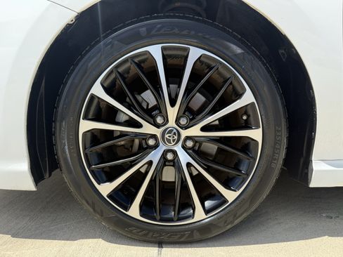 Used 2018 Toyota Camry SE FWD image 10