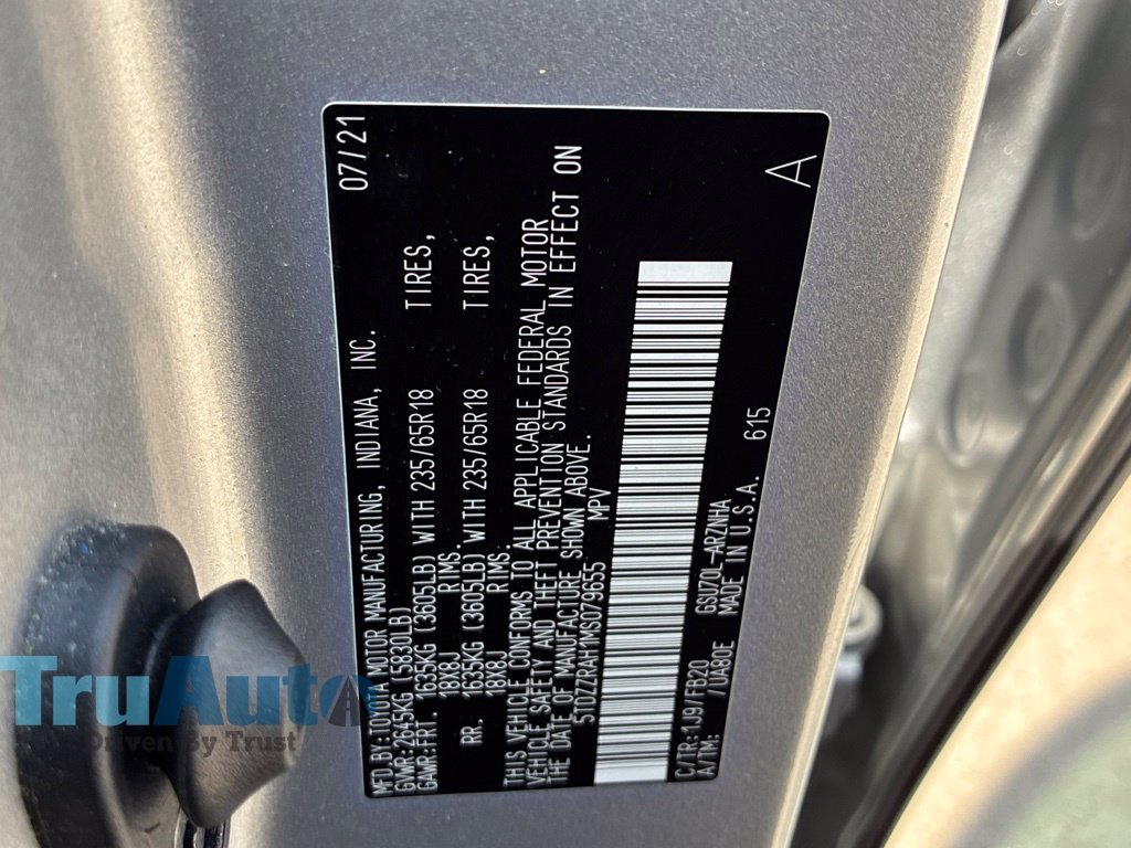 Used 2021 Toyota Highlander LE FWD image 23