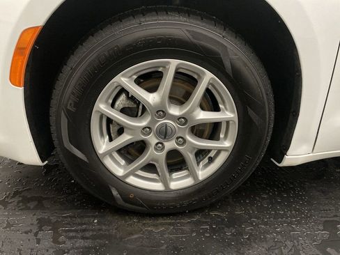 Used 2025 Chrysler Voyager LX image 25