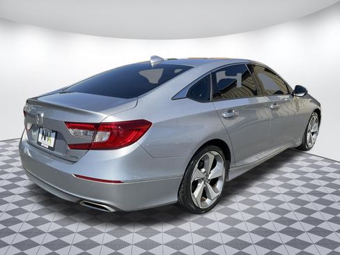 Used 2018 Honda Accord Touring image 3