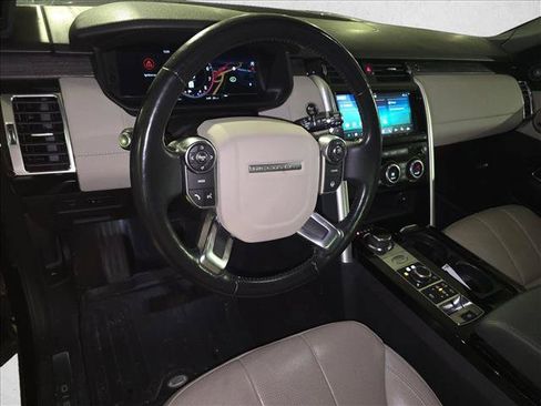 Used 2018 Land Rover Discovery HSE AWD/4WD image 18