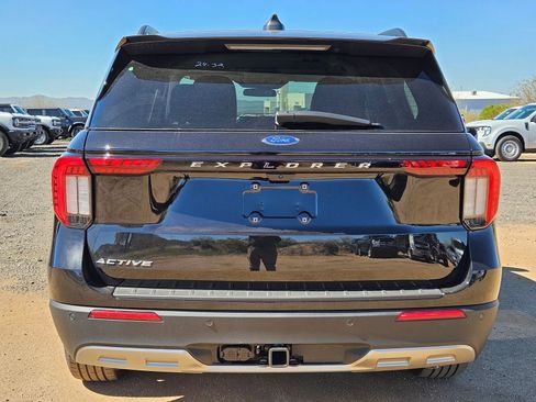 New 2026 Ford Explorer Active w/ Active Comfort Package image 6