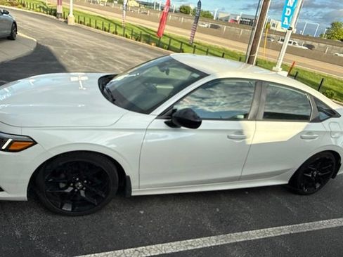 Used 2023 Honda Civic Sport image 4