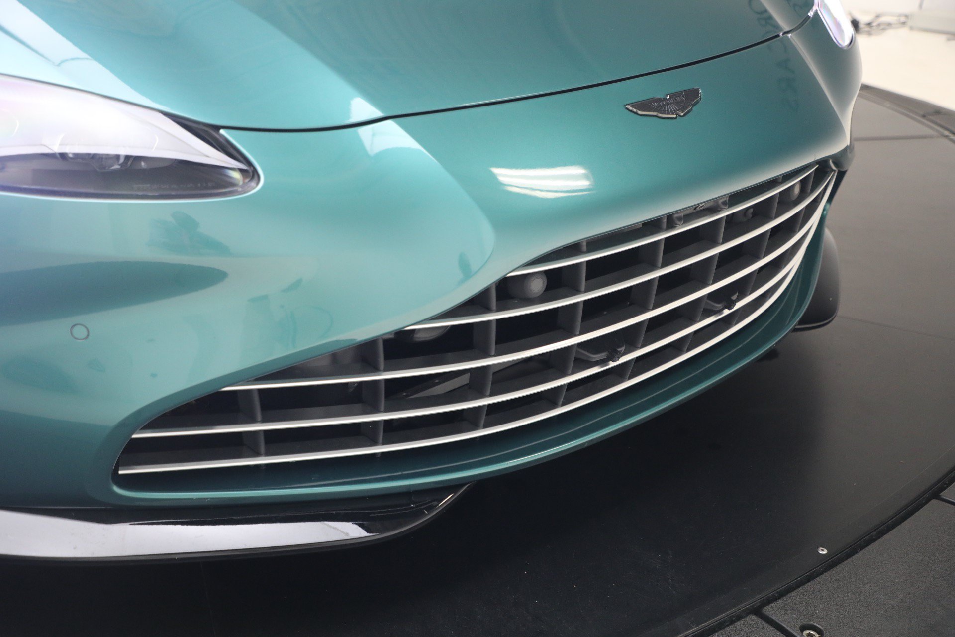 Used 2023 Aston Martin V8 Vantage Roadster RWD image 43