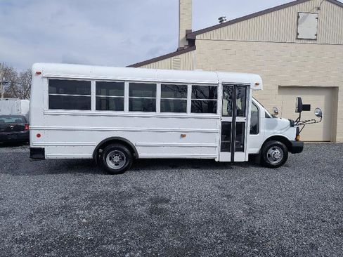 Used 2014 Chevrolet Express 4500 w/ School Bus Package image 7
