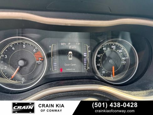 Used 2017 Jeep Cherokee Latitude w/ Comfort/Convenience Group FWD image 1