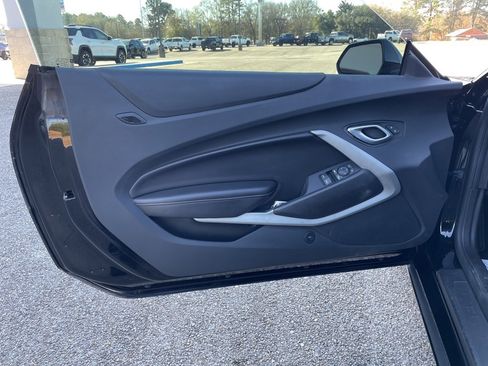 Used 2018 Chevrolet Camaro SS image 11
