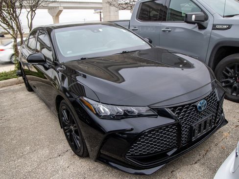 Used 2022 Toyota Avalon XSE image 4