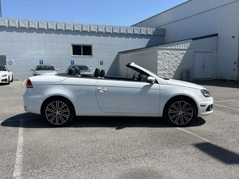 Used 2015 Volkswagen Eos Executive FWD image 2