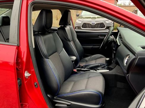 Used 2018 Toyota Corolla SE image 9