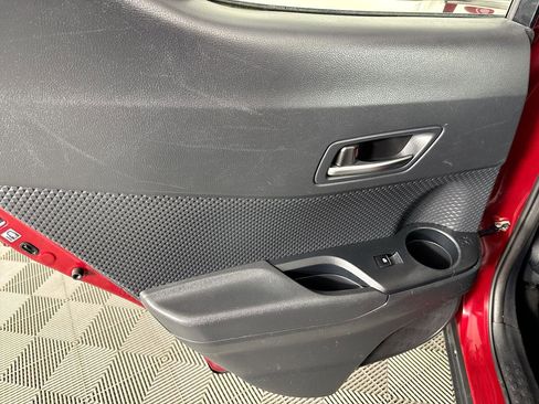 Used 2018 Toyota C-HR XLE image 25