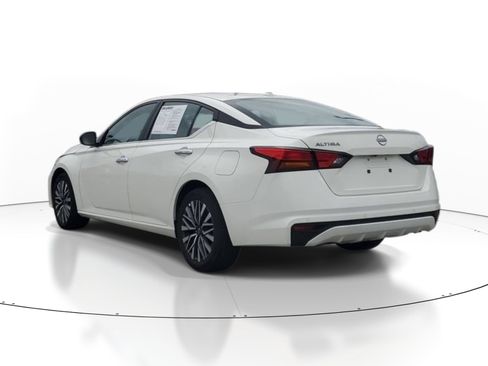Used 2025 Nissan Altima 2.5 SV FWD image 11