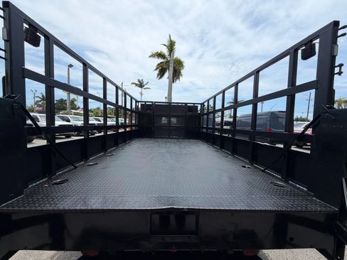 Used 2017 Ford F550 2WD Regular Cab Super Duty image 8