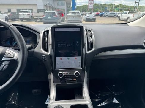 Used 2022 Ford Edge SEL w/ Convenience Package AWD/4WD image 2