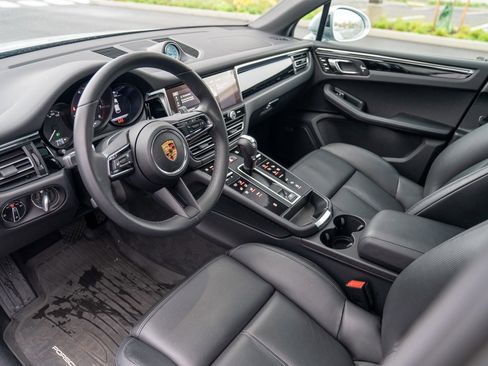 Used 2025 Porsche Macan image 4
