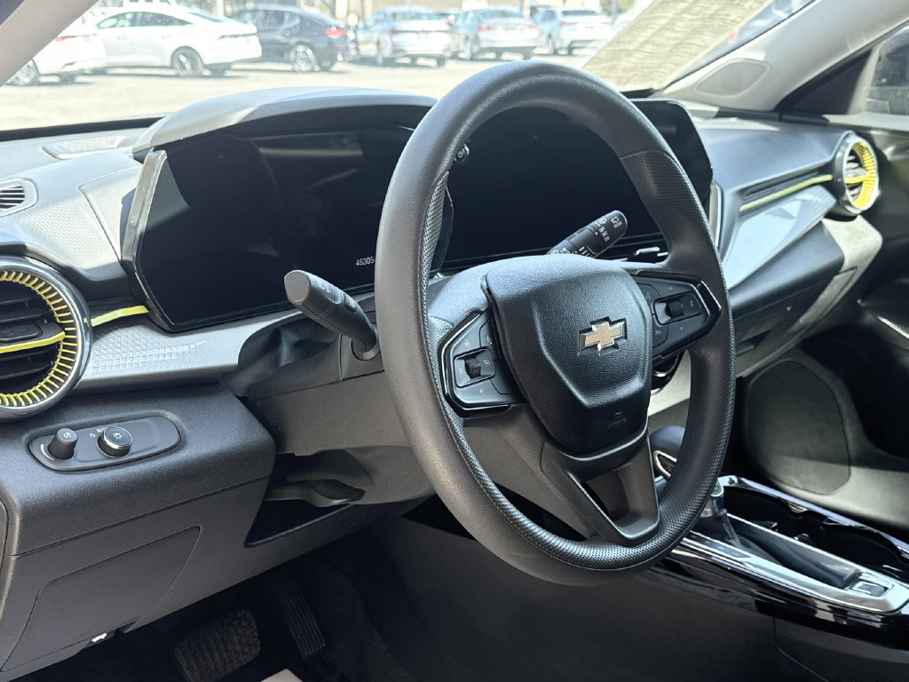 Used 2025 Chevrolet Trax LT FWD image 10