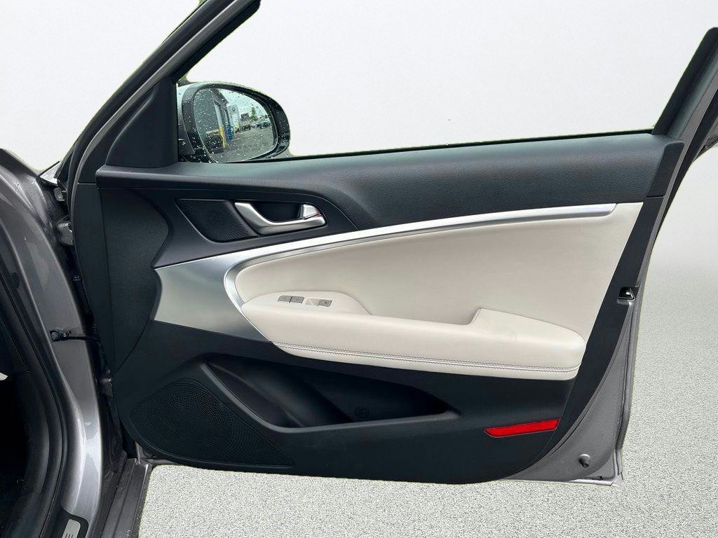 Used 2025 Genesis G70 2.5T AWD/4WD image 9