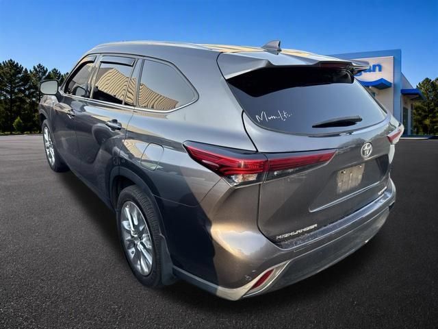 Used 2021 Toyota Highlander Limited FWD image 5